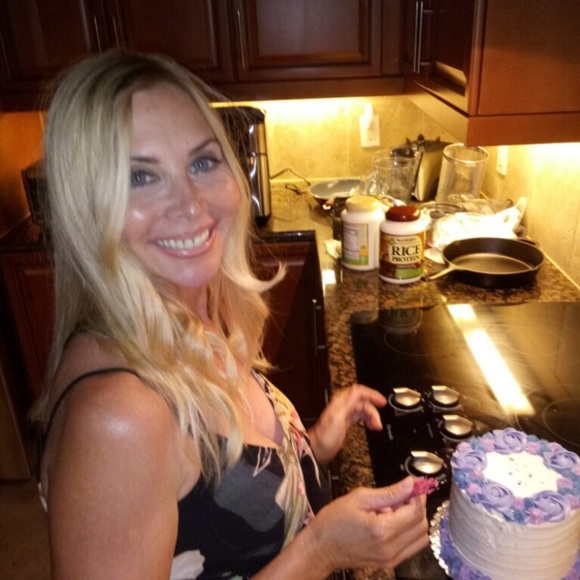 Meet your Posher, Jan - Picture 2 of 4